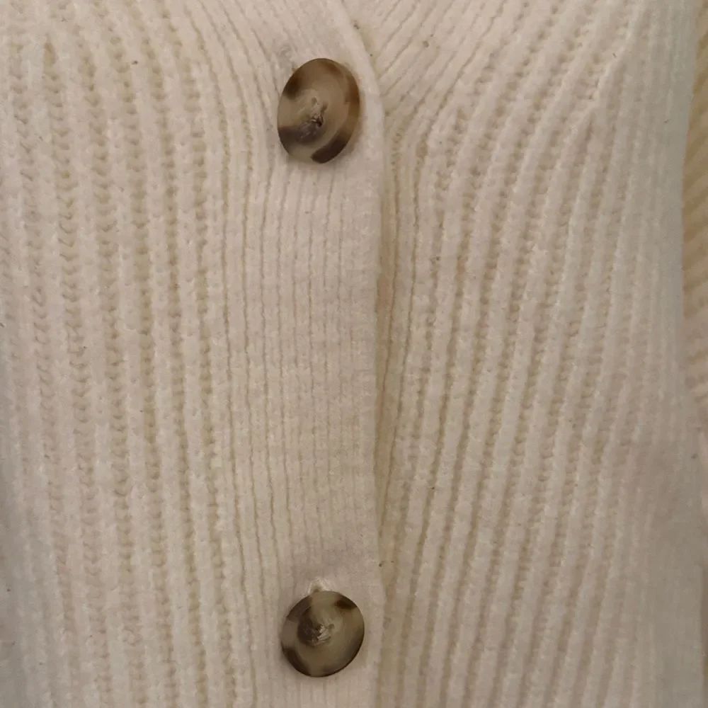 Abercrombie Cream V-Neck Button Front Ribbed Sweater - Picture 3 of 5